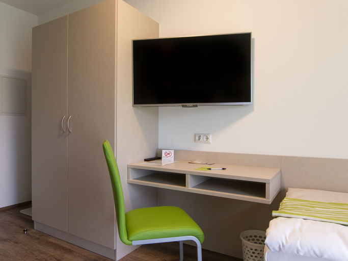 Bedroom 2, Smart Motel, Horn