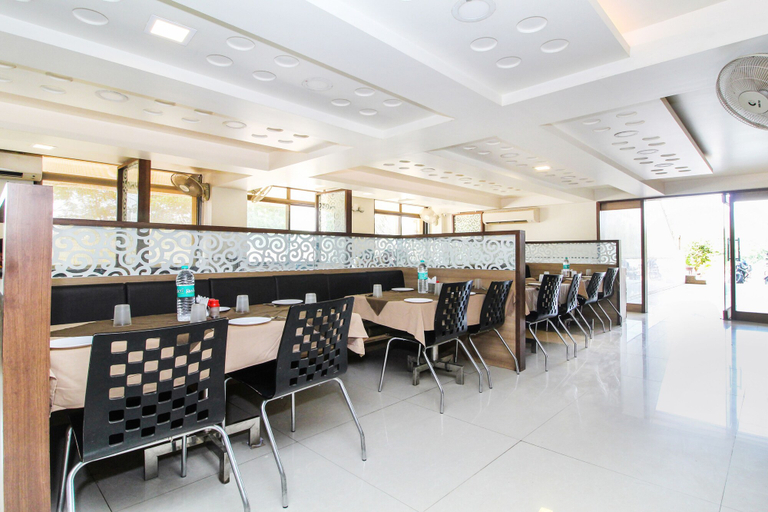 Food & Drinks 4, FabExpress Sai Grand Castle Inn, Ahmadnagar