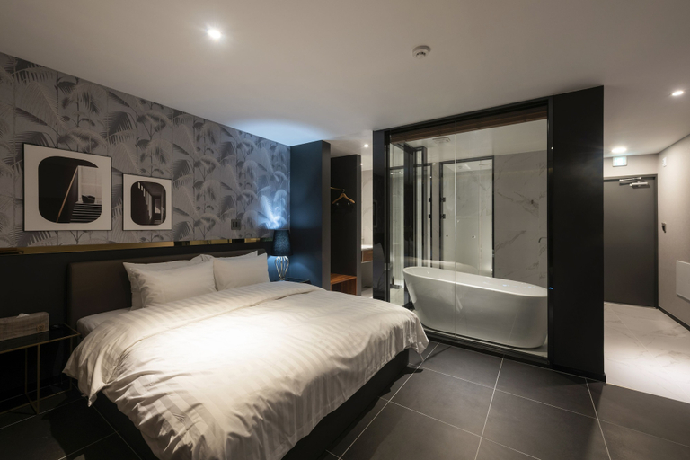 Bedroom 3, Sinho Brown-dot, Gangseo