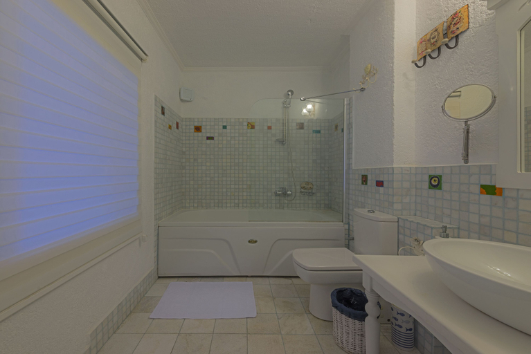 Bathroom 5, Aeneas Hotel, Edremit