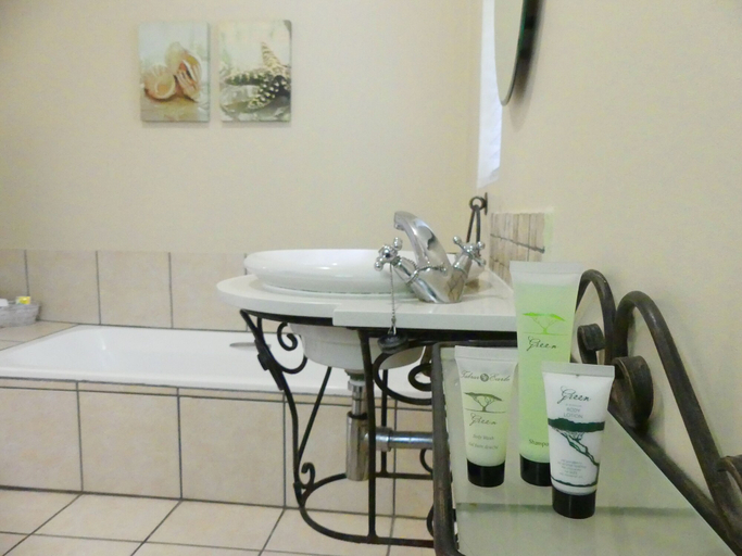 Bathroom 4, The Plantation, Nelson Mandela Bay