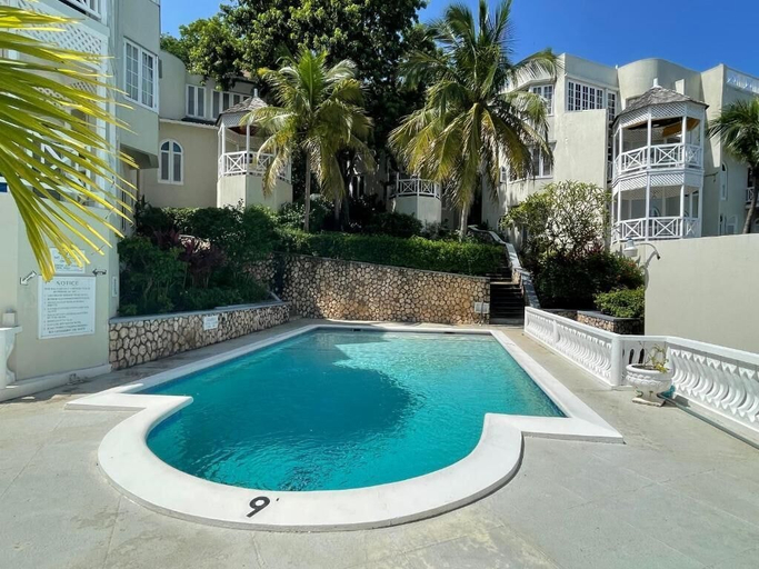 Sport & Beauty 4, Humming Bird Holiday Retreat