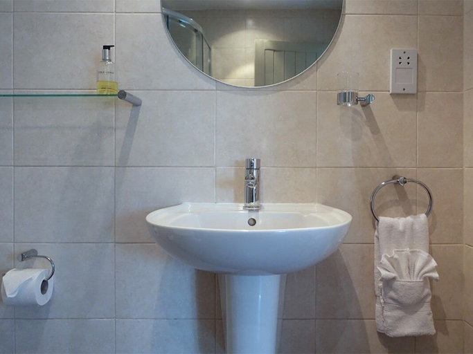 Bathroom 3, The Barn At Woodview, Kent
