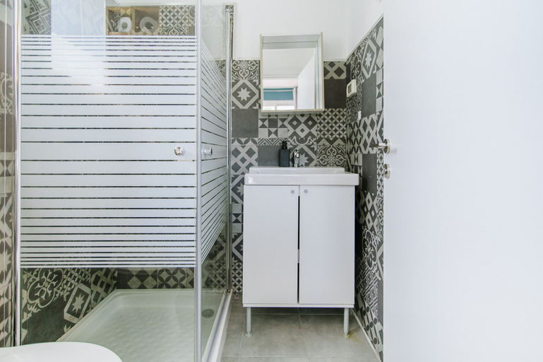 Bathroom 5, Beta Studios ApartHotel