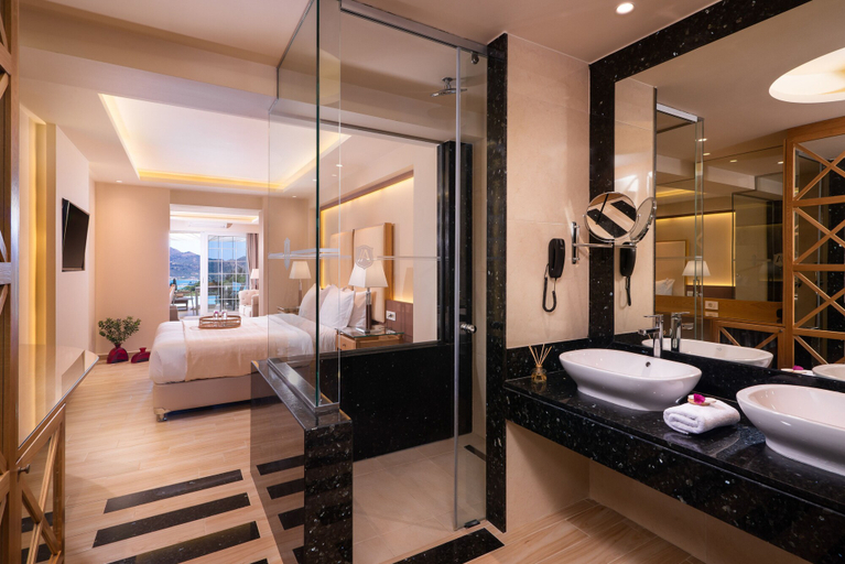 Bathroom 4, Avalon Palace Hotel by GHH, Ionian Islands