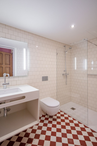 Bathroom 4, Menina Colina Guesthouse, Porto