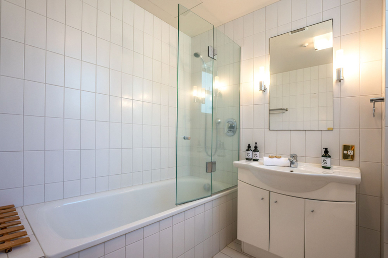 Bathroom 4, Sunshine on The Beach at The Sands, Auckland