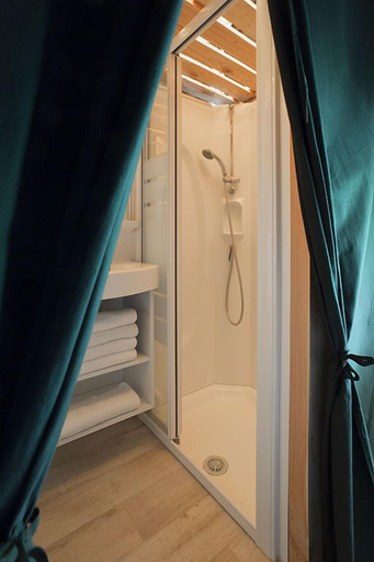 Bathroom 4, Huttopia Sarlat, Dordogne