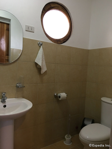 Bathroom 3, Captain's Lodge and Bar, Panglao