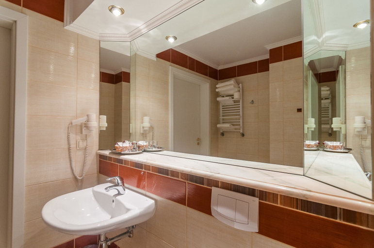 Bathroom 5, Windsor Palace Hotel, Legionowo