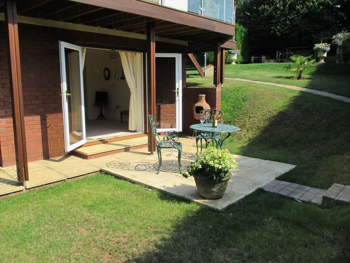 Exterior & Views 2, Riverdown B&B, Devon