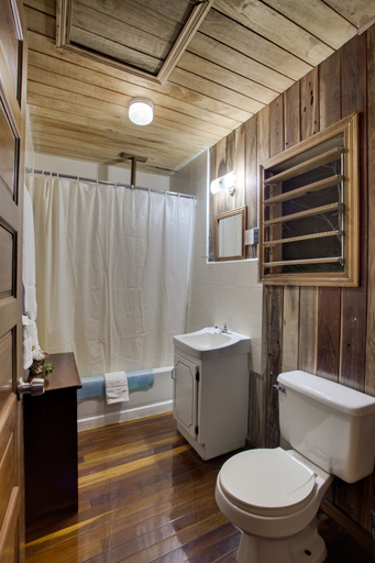 Bathroom 5, Cassia Hill Resort