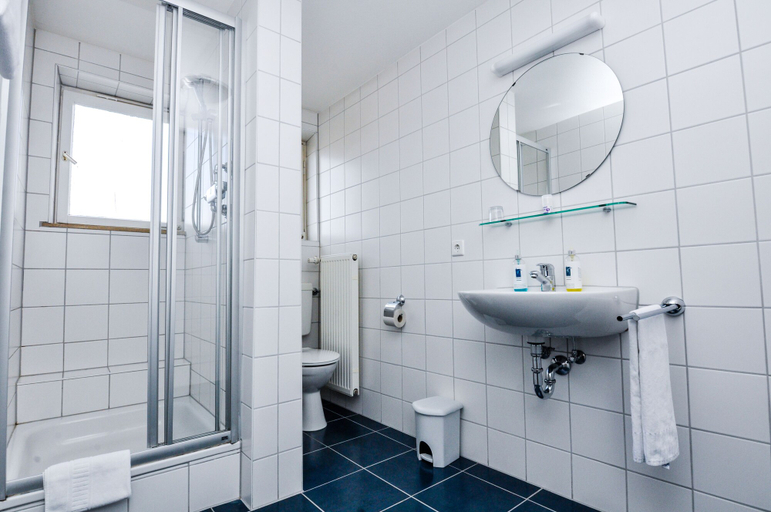 Bathroom 4, Hotel Garni Superior, Reutlingen