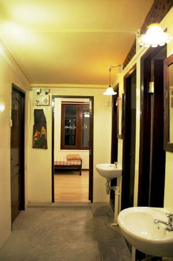Bathroom 3, YHA Bangkok Airport - Hostel, Bang Phli