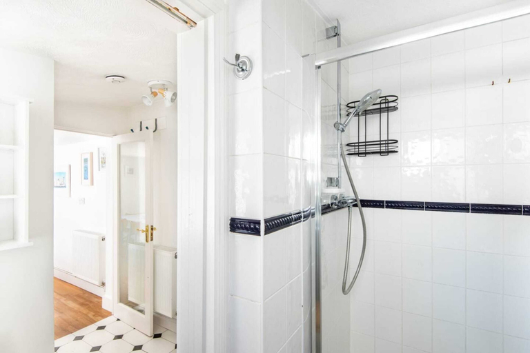 Bathroom 2, Quirky 1 Bedroom Apartment in Kemptown, Brighton and Hove