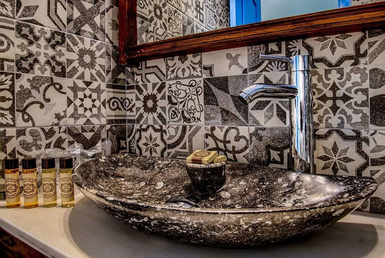 Bathroom 5, Hostal Sahaba Zahora, Cádiz