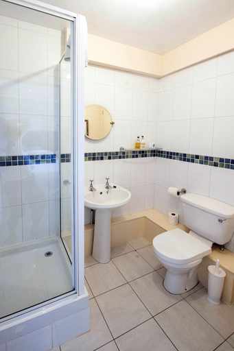 Bathroom 3, The Dinney Bed and Breakfast, Shropshire
