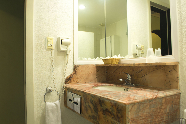 Bathroom 5, Leon , León