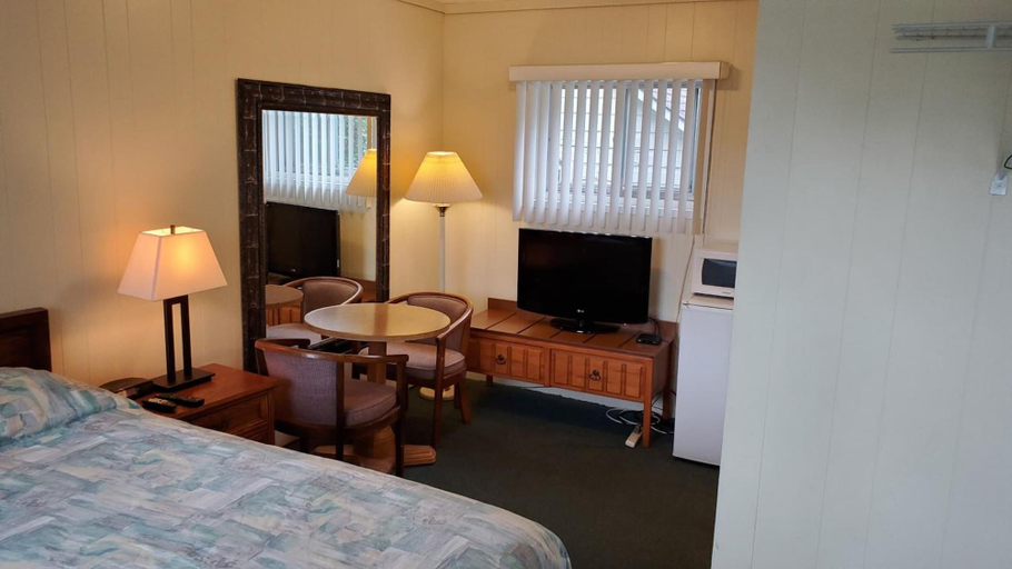 Bedroom 4, Wasaga Beach Inn And Cottages, Lake Hurron