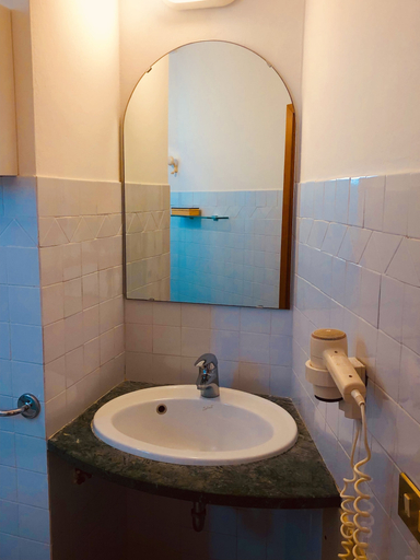 Bathroom 4, Hotel Montecarlo, Rimini