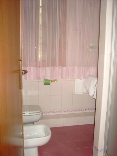 Bathroom 3, Hotel la Tavernetta dei Ronchi, Massa Carrara