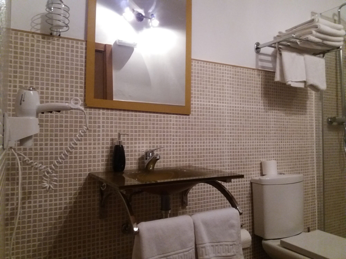 Bathroom 5, Hostal La Catedral de Santo Domingo de la Calzada, La Rioja