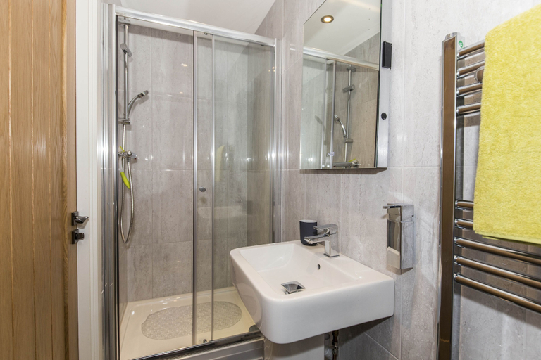 Bathroom 3, Pullman House Serviced Apartments, Darlington