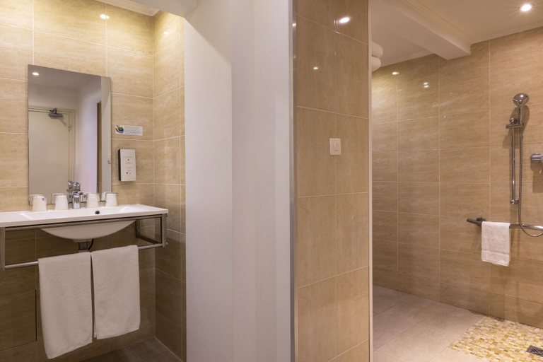 Bathroom 5, Hotel Chatillon Paris Montparnasse, Paris