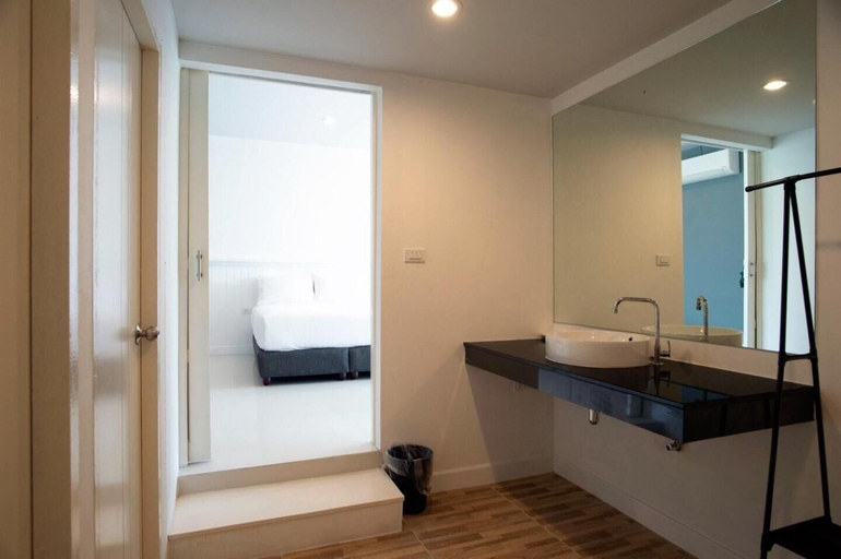 Bathroom 4, Bhive, Muang Nakhon Phanom