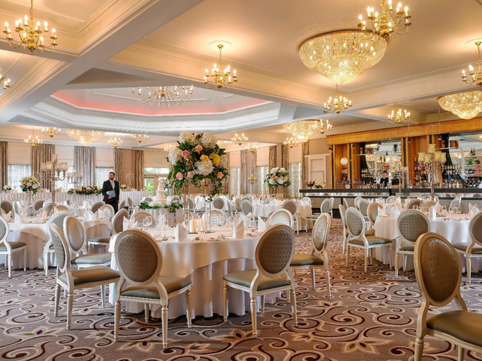 Food & Drinks 5, Castlecourt Hotel