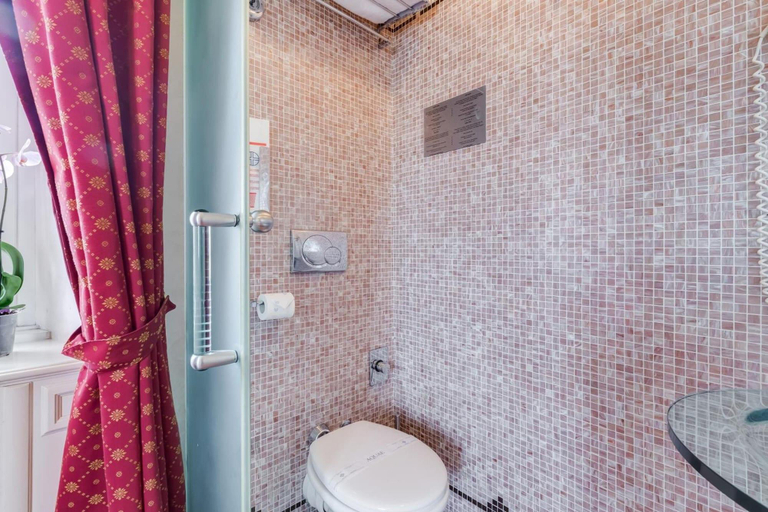Bathroom 5, 38 Viminale Street Deluxe, Roma