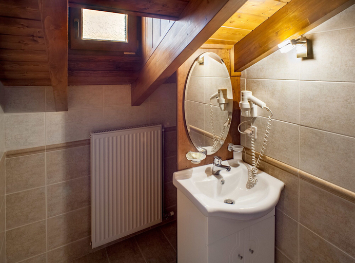Bathroom 4, En Chora Vezitsa, Epirus