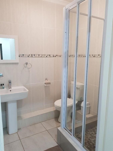 Bathroom 3, The Grand Orchid Guesthouse, eThekwini