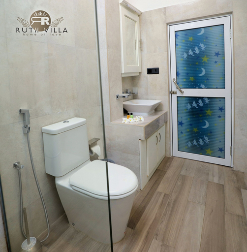 Bathroom 4, Ruth Villa, Negombo
