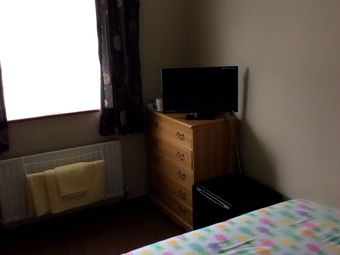 Bedroom 2, The Lodge Guesthouse, Medway