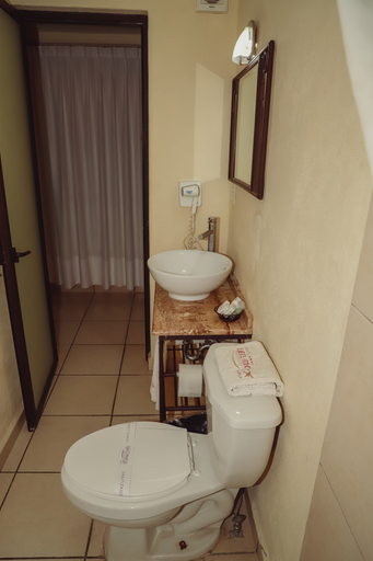 Bathroom 4, Hotel Ejecutivo Aeropuerto Morelia, Álvaro Obregón