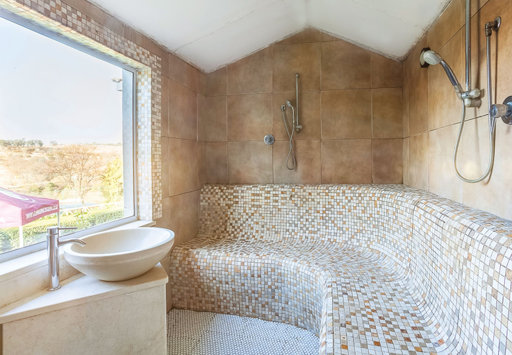 Bathroom 4, Glenburn Lodge & Spa, West Rand
