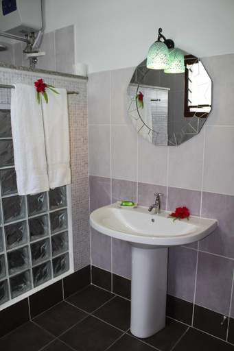 Bathroom 3, Takamaka Green Village