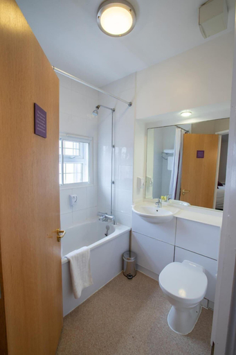 Bathroom 4, Redwings Lodge Solihull, Solihull