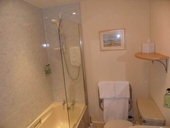 Bathroom 4, Cairn Hotel, Highland