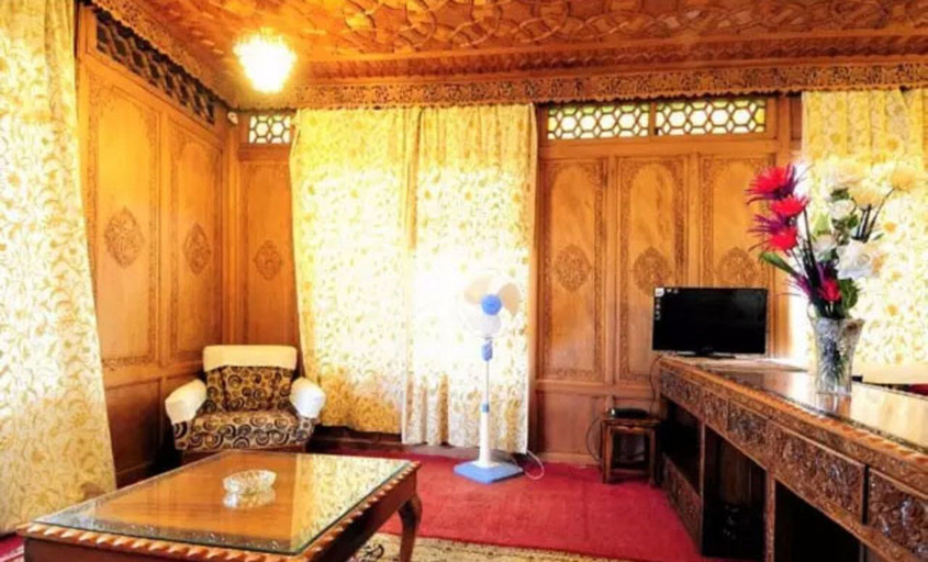 Others 5, Yadgaar Houseboats, Srinagar