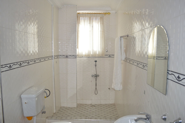 Bathroom 3, Nbangba Hotel, Techiman