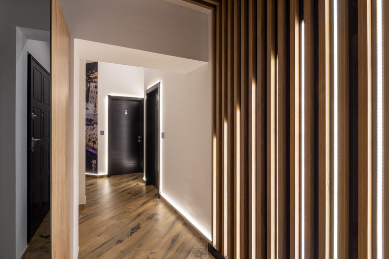 Others 5, Top Rooms, Split