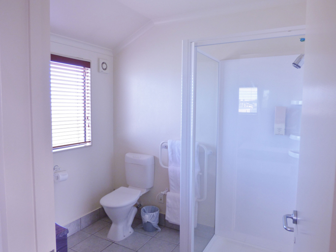 Bathroom 4, Claremonte Motor Lodge, Hastings city