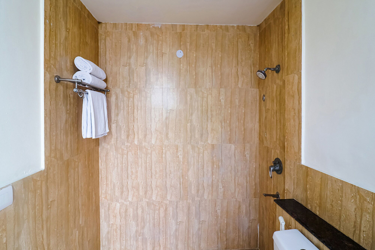 Bathroom 4, Fabhotel Merriment City, Gautam Buddha Nagar