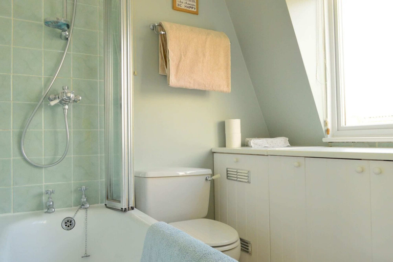 Bathroom 3, Lovely Top Floor Flat in Leafy Fulham, London