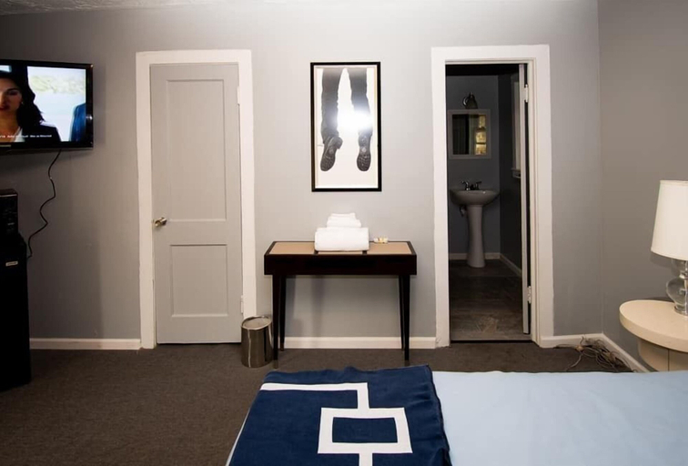 Bedroom 3, The Grand Motel, Noxubee