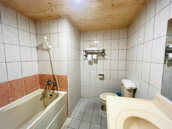 Bathroom 3, Yawan Spa Hotel, Taitung