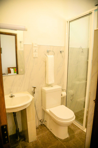 Bathroom 5, White Lodge Kandy, K.F.G. & G. Korale