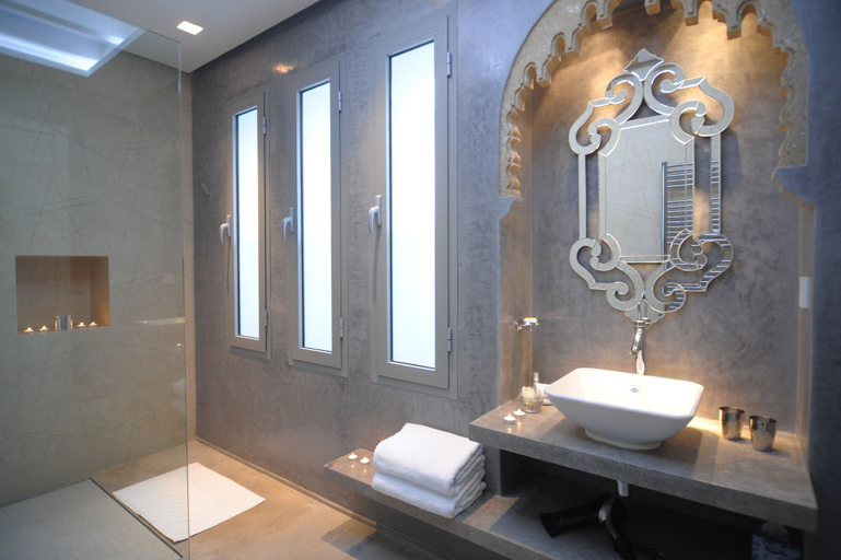 Bathroom 4, Euphoriad, Rabat